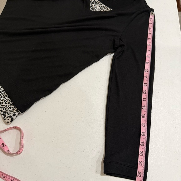 Weekends by Chico’s Layer Look Top Black with Animal Print Size 8 (Chico’s 1) - Picture 7 of 12